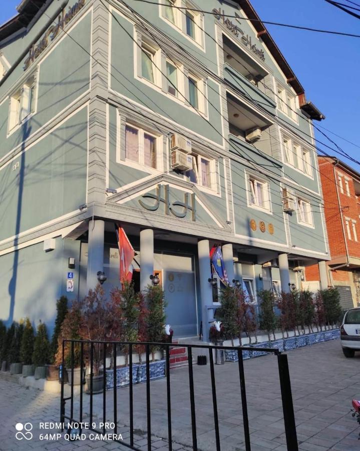 Hostel Heimli Pristina Exterior foto
