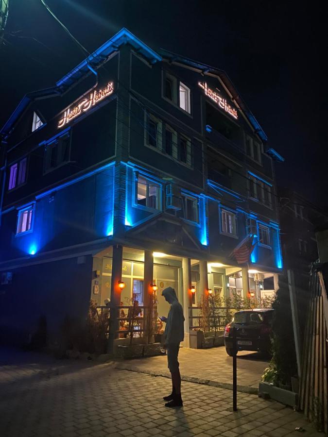Hostel Heimli Pristina Exterior foto