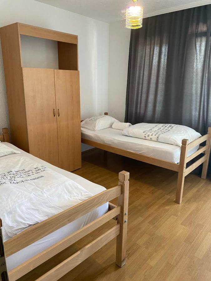 Hostel Heimli Pristina Exterior foto
