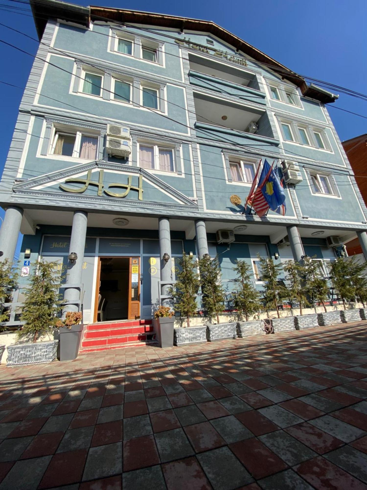 Hostel Heimli Pristina Exterior foto